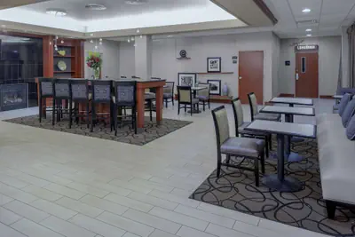 Photo 5 - Hampton Inn Woodbridge