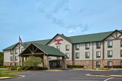 Photo 2 - Hampton Inn Kansas City The Legends