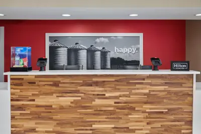 Photo 3 - Hampton Inn Kansas City The Legends