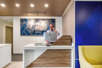 Photo 3 - Holiday Inn Express Hotel & Suites Buffalo-Airport by IHG