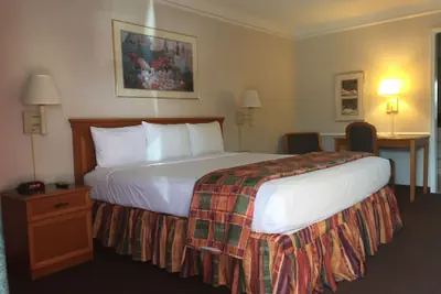 Photo 4 - Days Inn Tucson City Center