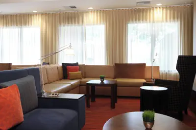 Photo 4 - Courtyard by Marriott Salinas Monterey