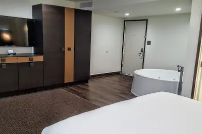 Photo 5 - Hotel Xilo Glendale