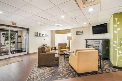 Photo 3 - Sleep Inn & Suites Jacksonville near Camp Lejeune