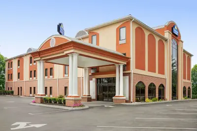 Photo 2 - Days Inn & Suites by Wyndham Murfreesboro I-24 East