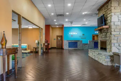Photo 4 - Quality Inn & Suites Bedford West