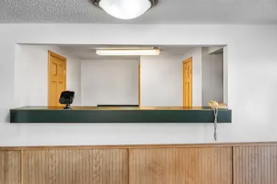 Photo 3 - Econo Lodge Miles City I-94