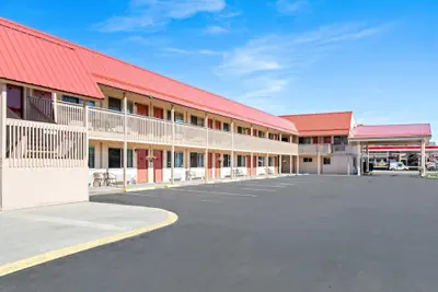 Photo 2 - Econo Lodge Miles City I-94