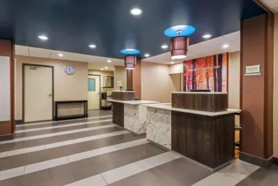 Photo 4 - La Quinta Inn & Suites by Wyndham Jamestown