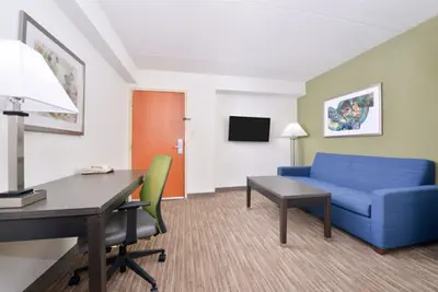 Photo 4 - Holiday Inn Express Hotel & Suites Mooresville - Lake Norman by IHG