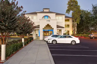 Photo 2 - Motel 6 Sunnyvale, CA - North