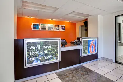 Photo 3 - Motel 6 Sunnyvale, CA - North