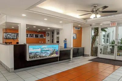 Photo 3 - Motel 6 San Diego, CA - Downtown