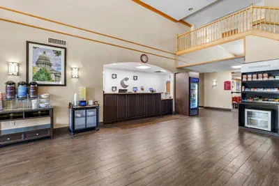 Photo 4 - Comfort Suites Airport