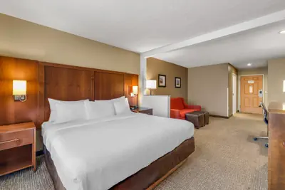 Photo 2 - Comfort Suites Airport