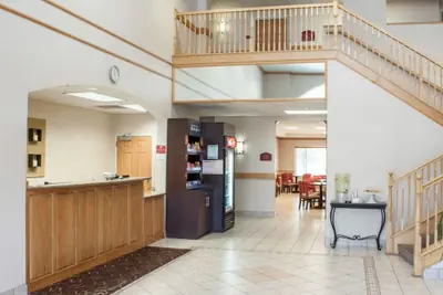 Photo 2 - Comfort Suites Airport