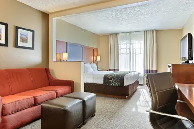 Photo 5 - Comfort Suites Airport