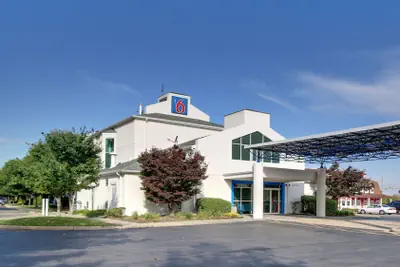 Photo 2 - Motel 6 Springfield, IL