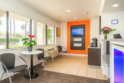 Photo 3 - Motel 6 Carlsbad, CA Beach