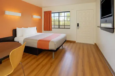 Photo 5 - Motel 6 Carlsbad, CA Beach