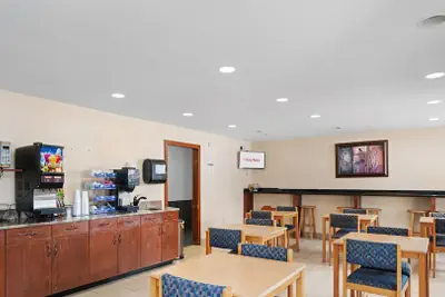 Photo 4 - StayInn - Grand Forks