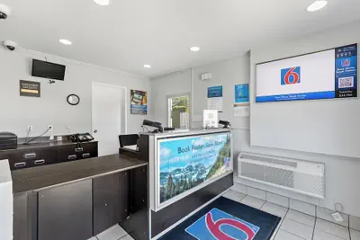 Photo 5 - Motel 6 San Diego, CA - North