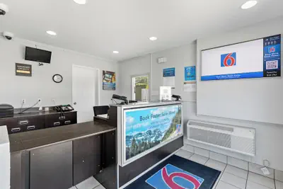 Photo 4 - Motel 6 San Diego, CA - North
