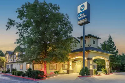 Photo 2 - Best Western Parsons Inn
