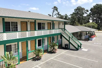 Photo 4 - Monterey Pines Inn