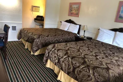 Photo 5 - Monterey Pines Inn