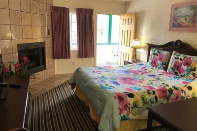 Photo 2 - Monterey Pines Inn