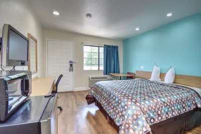 Photo 4 - Vagabond Inn Buttonwillow North I-5