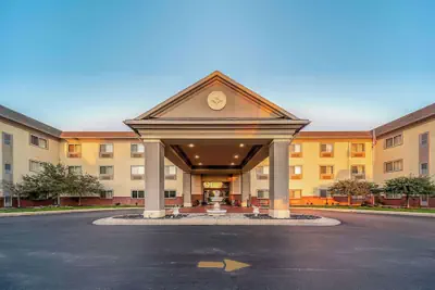 Photo 2 - Quality Inn & Suites Hannibal West