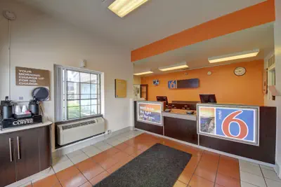 Photo 3 - Motel 6 San Antonio, TX - Downtown - Market Square