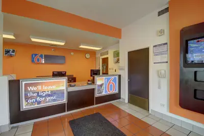 Photo 5 - Motel 6 San Antonio, TX - Downtown - Market Square