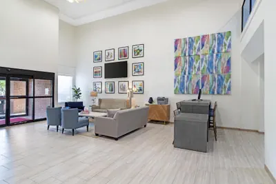 Photo 4 - Best Western Plus Executive Hotel & Suites