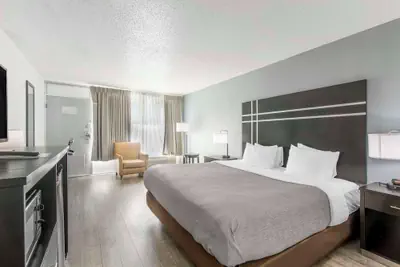 Photo 2 - Quality Inn & Suites Hardeeville - Savannah North