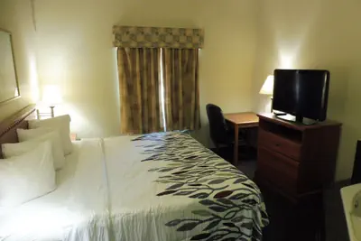 Photo 4 - Red Roof Inn & Suites Galloway