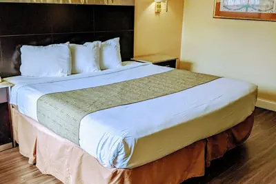 Photo 2 - Atlantic Motor Inn