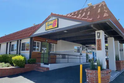 Photo 2 - Super 8 by Wyndham Monterey