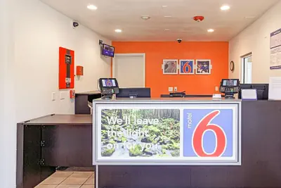 Photo 4 - Motel 6 Chico, CA