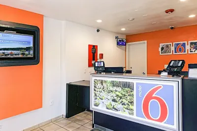Photo 3 - Motel 6 Chico, CA