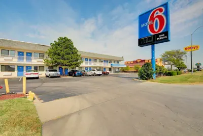 Photo 2 - Motel 6 Wichita, KS