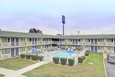 Photo 2 - Motel 6 San Marcos, TX