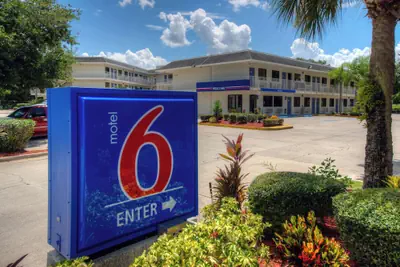 Photo 2 - Motel 6 Bradenton, FL