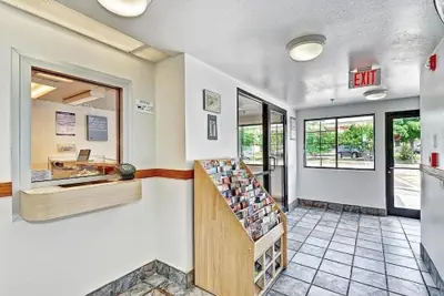 Photo 5 - Motel 6 Glenview, IL - Chicago North