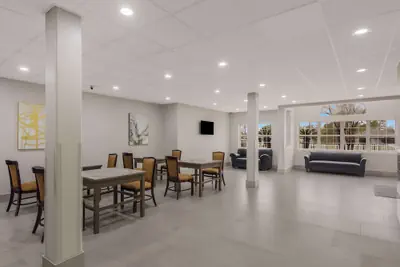 Photo 5 - Americas Best Value Inn & Suites Lake Charles at I-210 Exit 5