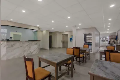 Photo 3 - Americas Best Value Inn & Suites Lake Charles at I-210 Exit 5