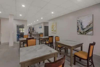 Photo 4 - Americas Best Value Inn & Suites Lake Charles at I-210 Exit 5