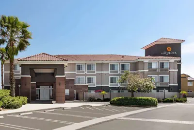 Photo 2 - La Quinta Inn & Suites by Wyndham Hesperia Victorville